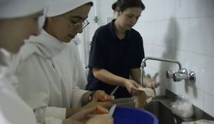 Hermana Clare - Lavaplatos.jpg
