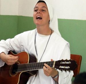 Hermana Clare - Guitarra.jpg